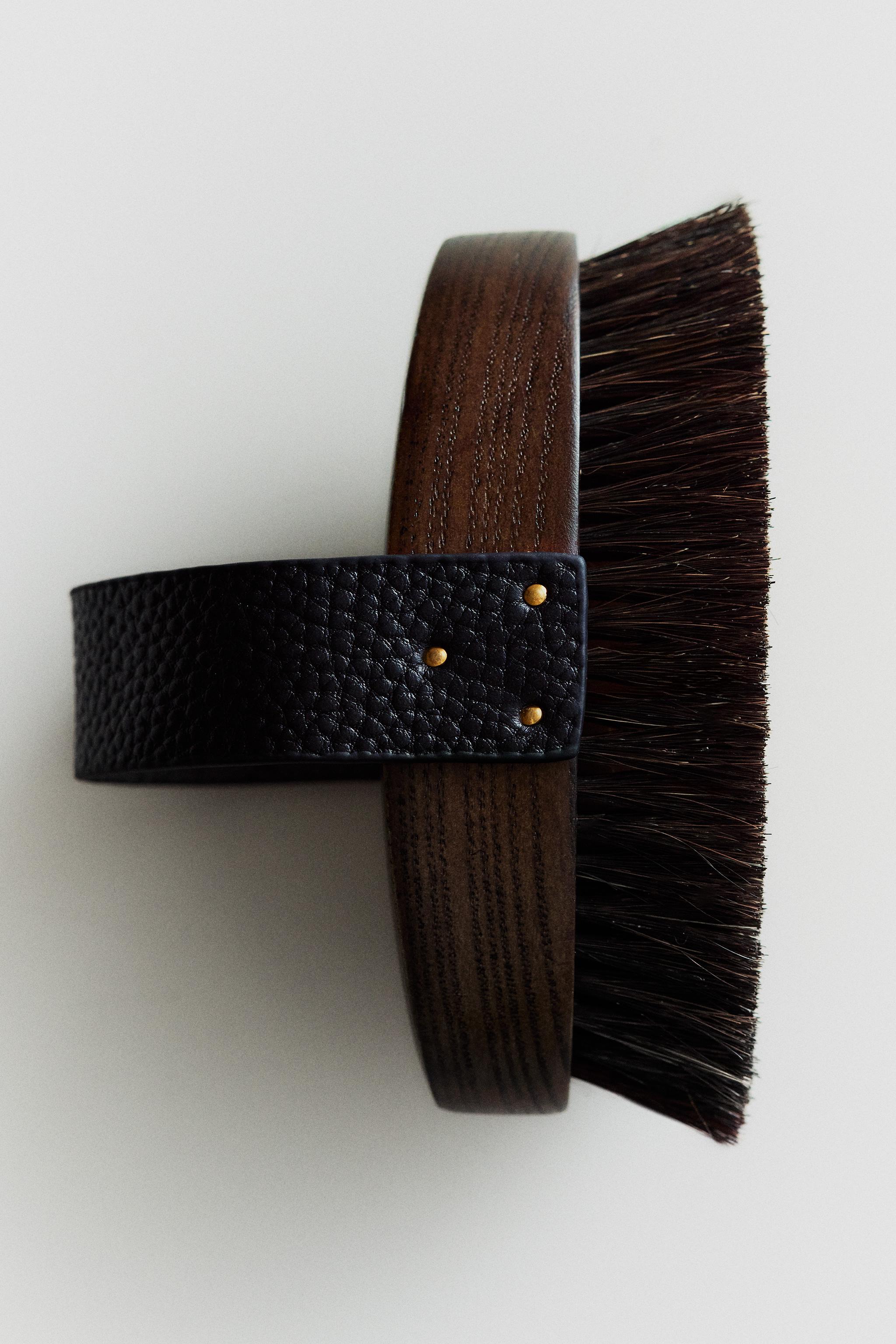 BROSSE CHAUSSURES ET VÊTEMENTS